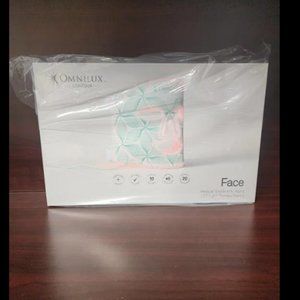 Omnilux Women Contour Face Mask
